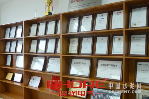 得潤(rùn)電氣 電氣成套設(shè)備生產(chǎn)廠家 咨詢熱線:4000551777 QQ:3176885416. 得潤(rùn)電氣 電氣成套設(shè)備生產(chǎn)廠家 咨詢熱線:4000551777 QQ:3176885416.